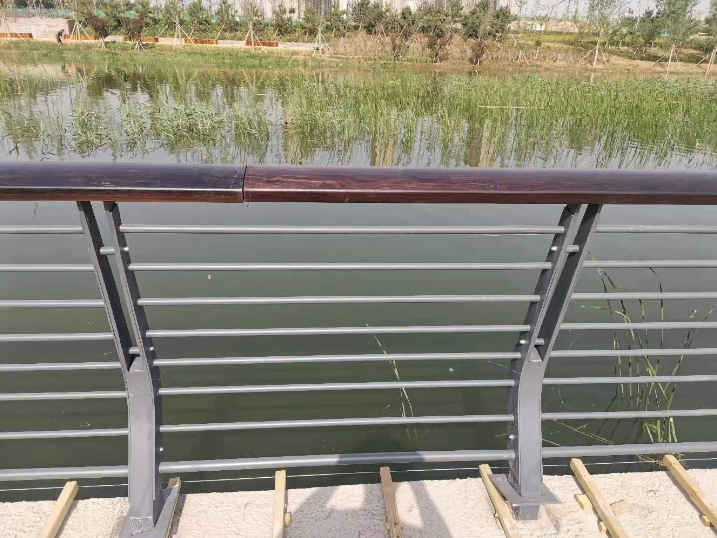 武汉市桥梁防撞护栏灯光护栏 - 哪里好